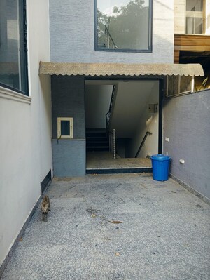 Room in 3 BHK Builder Floor at Ansal Sushant Apartments, Sushant Lok I – for Sale