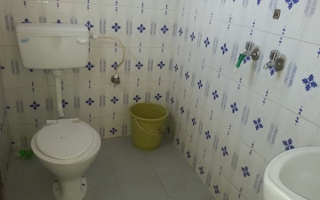 Bathroom in 1 RK Independent House at Rt Nagar – for Rent