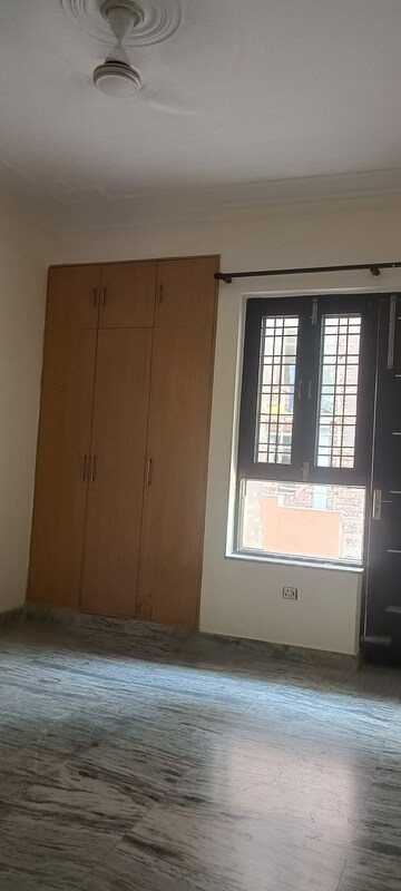 Room in 3 BHK Villa at Sector 50 – for Rent
