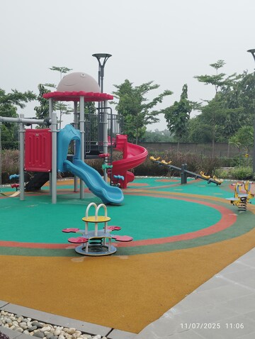 Swimming Pool in 3.5 BHK Independent House at Signature Global Daxin Vistas, Bhondsi – for Sale