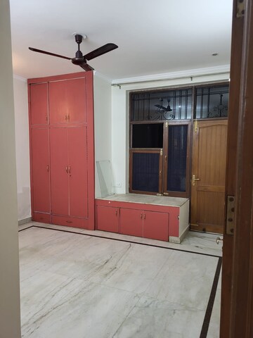 Room in 3.5 BHK Apartment at Orchid Island, Sector 51 – for Rent