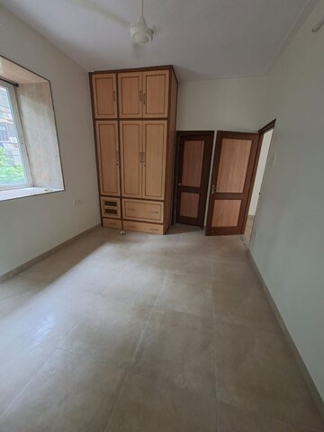 Room in 2 BHK Apartment at Bandstand Apartment, Bandra West – for Rent