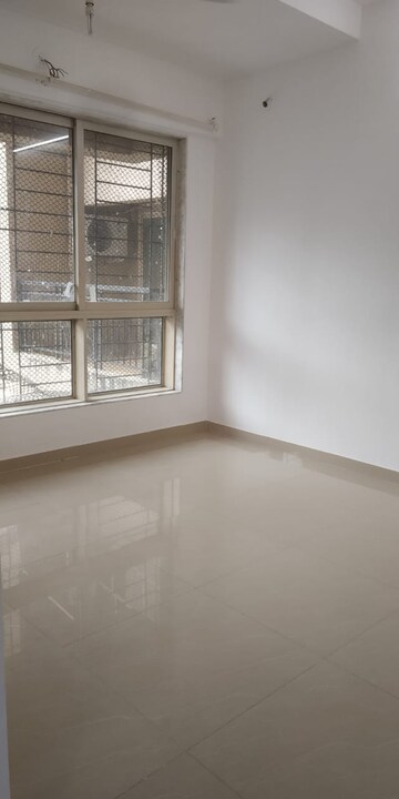 Room in 2 BHK Apartment at Nahar Laurel and Lilac, Chandivali – for Rent
