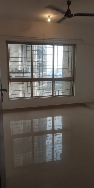 Room in 2 BHK Apartment at Nahar Laurel and Lilac, Chandivali – for Rent