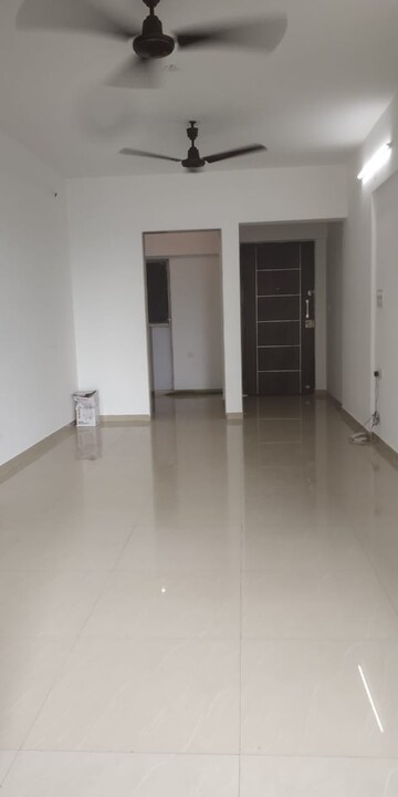 Room in 2 BHK Apartment at Nahar Laurel and Lilac, Chandivali – for Rent