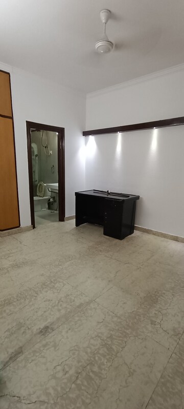 Room in 3.5 BHK Builder Floor at Kalkaji – for Rent