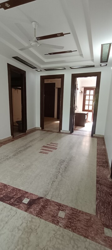 Room in 3.5 BHK Builder Floor at Kalkaji – for Rent