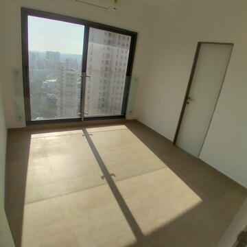 Room in 2 BHK Apartment at Kanakia Silicon Valley, Powai – for Rent