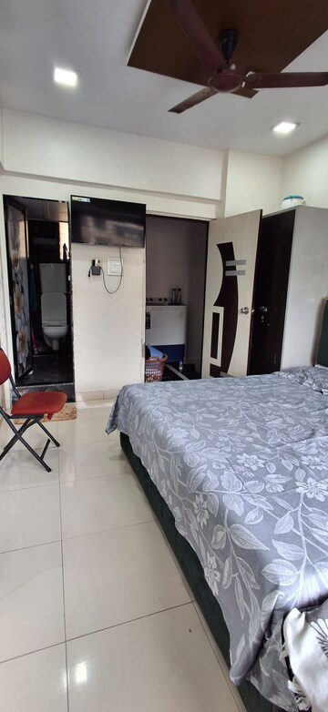 Bedroom in 2 BHK Apartment at Sankalp II, Malad East – for Rent