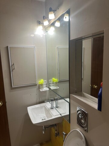Team Area in 2 BHK Apartment at Pali Hill – for Rent