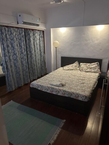 Bedroom in 2 BHK Apartment at Pali Hill – for Rent