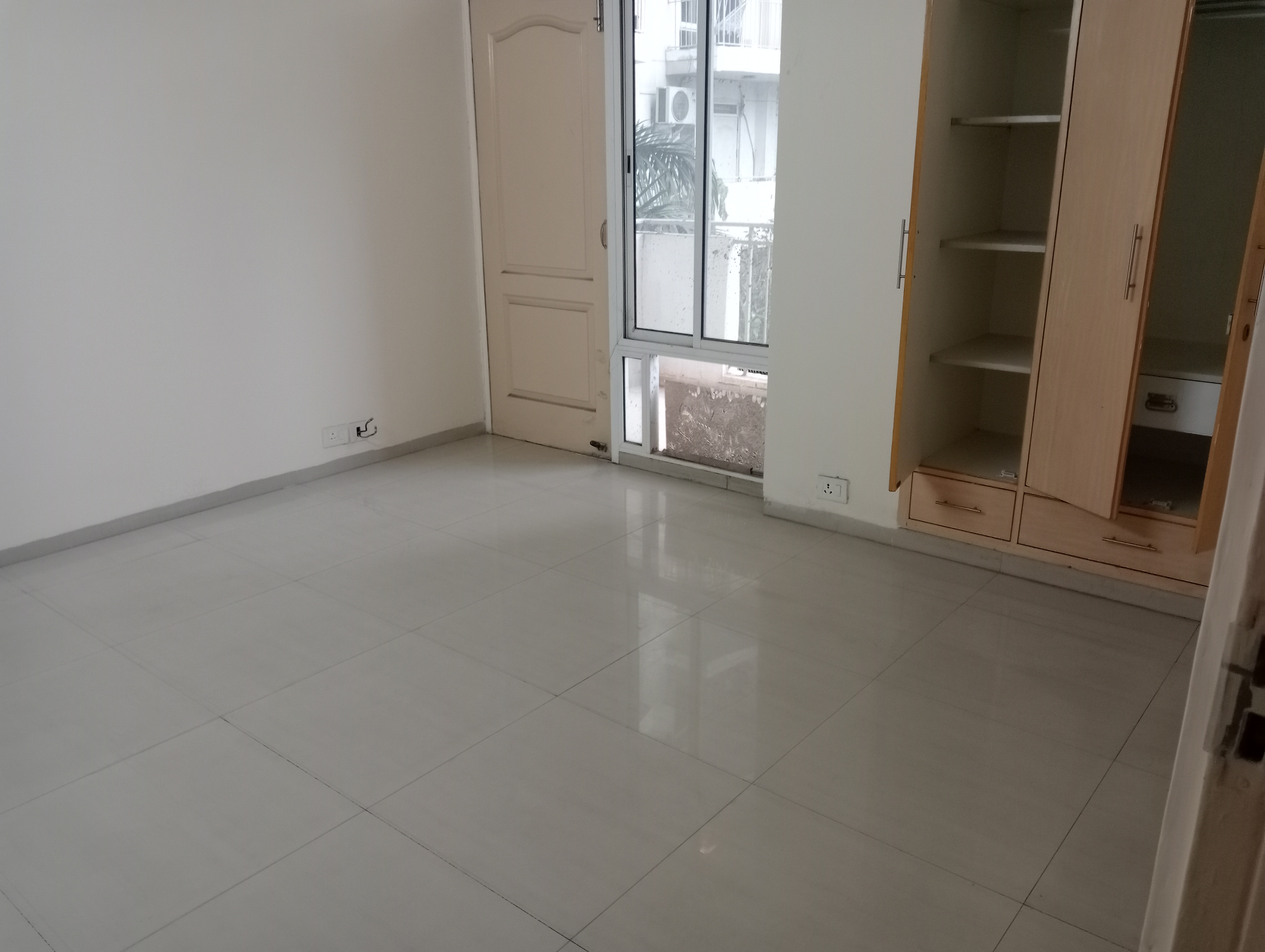 3.5 BHK + Servant Room Apartment For Rent in Bestech Park View City 1