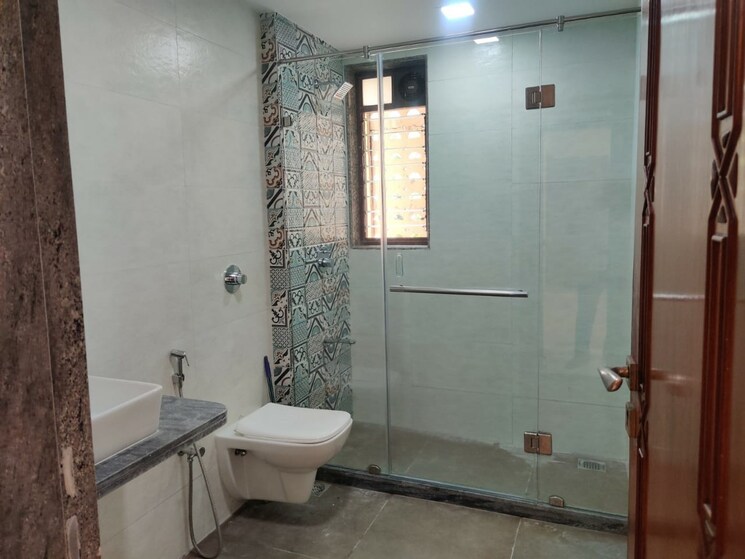 Bathroom, cenced-apartment-pali-hill 4 Bedroom 2500 Sq.Ft. Apartment In Pali Hill Mumbai 8940164