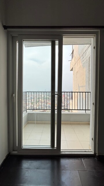 Room in 3 BHK Apartment at Homes 121, Sector 121 – for Sale