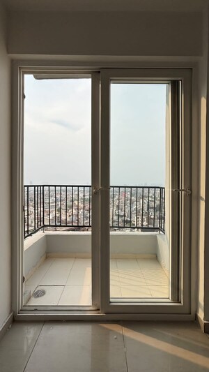 Room in 3 BHK Apartment at Homes 121, Sector 121 – for Sale