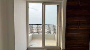 Room in 3 BHK Apartment at Homes 121, Sector 121 – for Sale