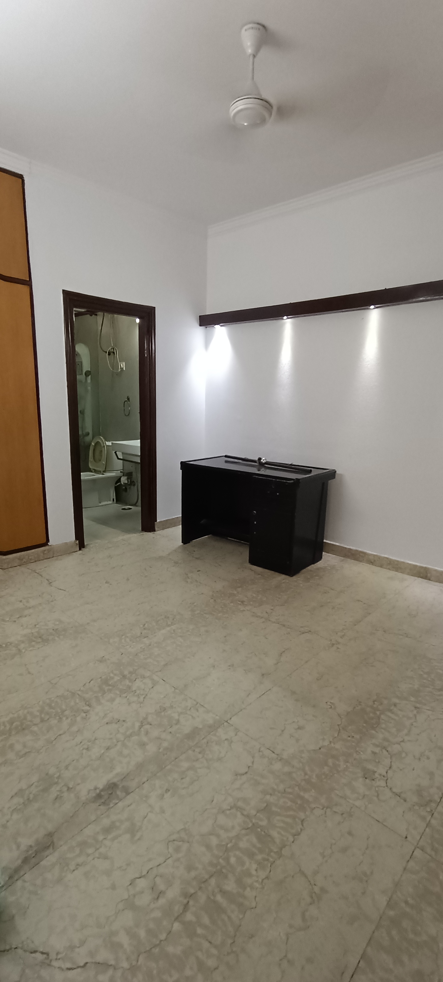 3.5 BHK + Extra Room Builder Floor For Rent in Kalkaji