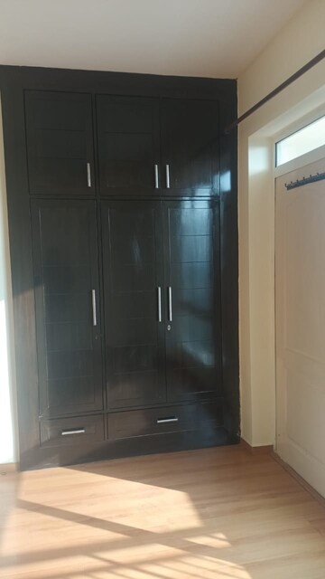 Room in 4 BHK Apartment at Bestech Park View City 1, Sector 48 – for Rent