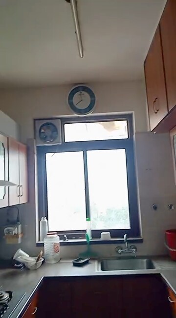 Furnished Amenities in 2 BHK Apartment at Patparganj – for Rent