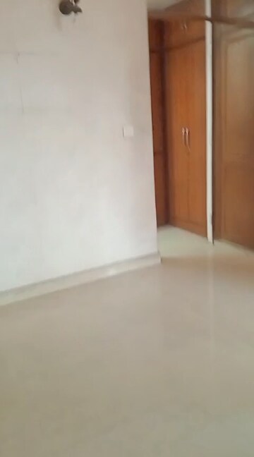 Room in 2 BHK Apartment at Patparganj – for Rent
