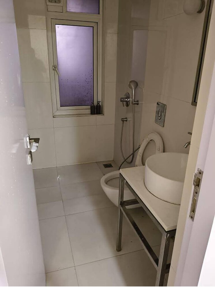 Bathroom, lodha-fiorenza 2 Bedroom 744 Sq.Ft. Apartment In Goregaon East Mumbai 8940270