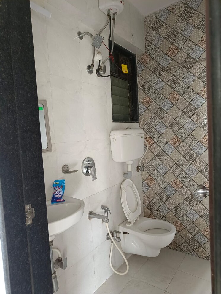 Bathroom, goregaon east Pg For Girls In Goregaon East 8940283