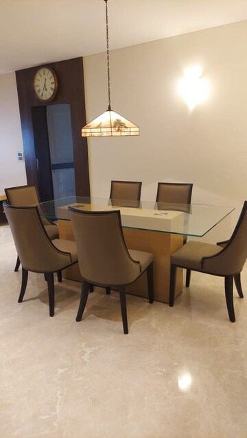 Team Area in 3 BHK Apartment at Bandra West – for Rent