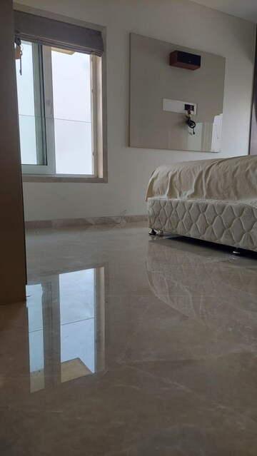 Room in 3 BHK Apartment at Bandra West – for Rent