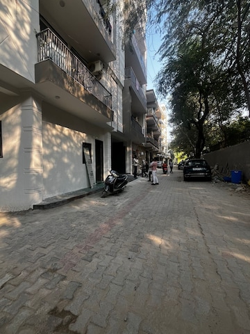 Parking in 1 BHK Apartment at Saket – for Rent
