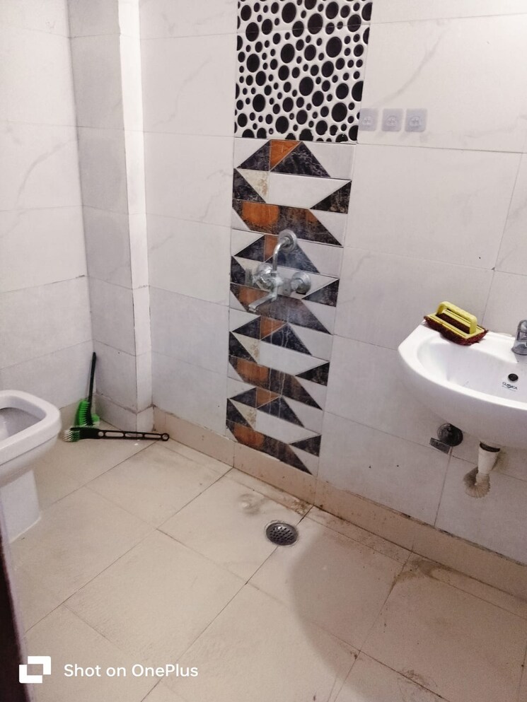 Bathroom, khirki extension 3 Bedroom 1000 Sq.Ft. Apartment In Khirki Extension Delhi 8940275