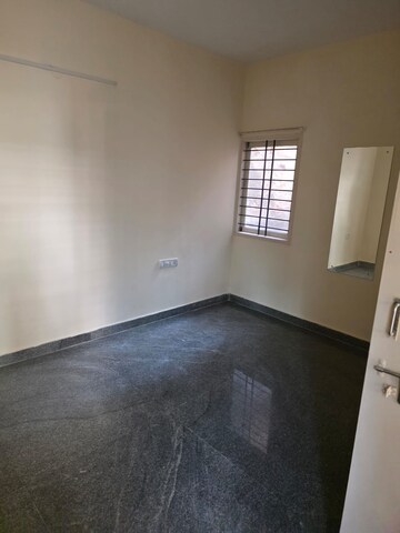 Room in 1 BHK Builder Floor at Halasuru – for Rent