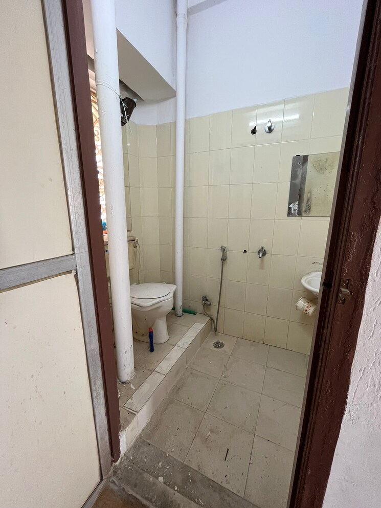 Bathroom, shivraj-height 3 Bedroom 2600 Sq.Ft. Apartment In Khar West Mumbai 8940274