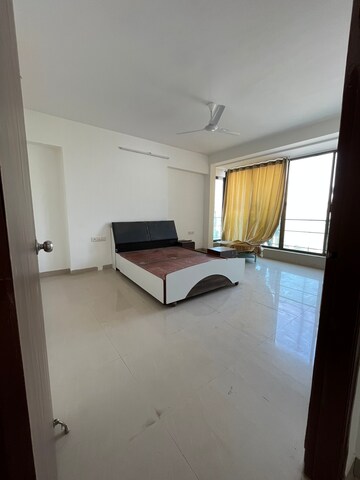 Room in 3 BHK Apartment at Shivraj Height, Khar West – for Rent