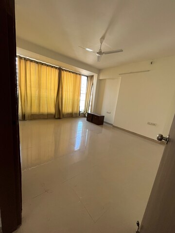 Room in 3 BHK Apartment at Shivraj Height, Khar West – for Rent