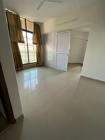 Room in 3 BHK Apartment at Shivraj Height, Khar West – for Rent