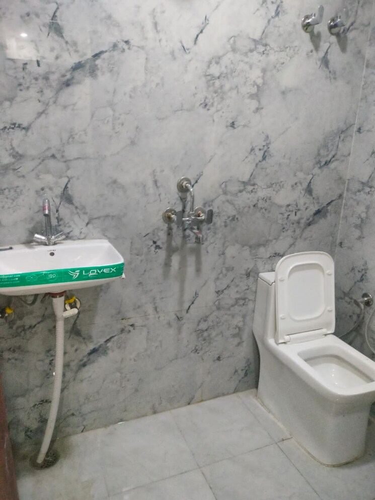 Bathroom, khirki extension 2 Bedroom 750 Sq.Ft. Builder Floor In Khirki Extension Delhi 8940312