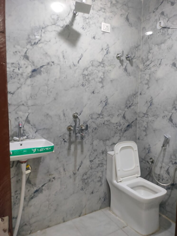 Bathroom, khirki extension 2 Bedroom 750 Sq.Ft. Builder Floor In Khirki Extension Delhi 8940312
