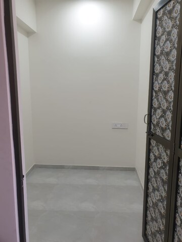 Room in 1.5 BHK Apartment at Earth Vintage, Dadar West – for Rent