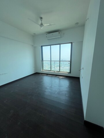 Room in 5 BHK Apartment at Piramal Aranya, Byculla – for Rent