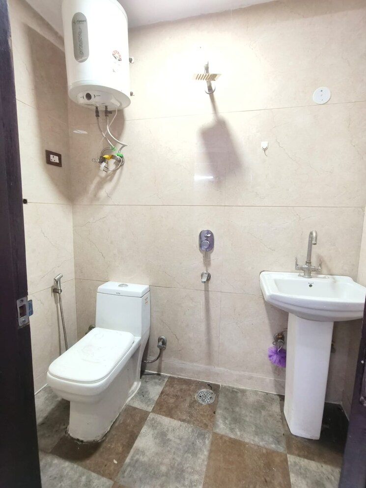 Bathroom, malviya nagar 1 Bedroom 500 Sq.Ft. Builder Floor In Malviya Nagar Delhi 8940332