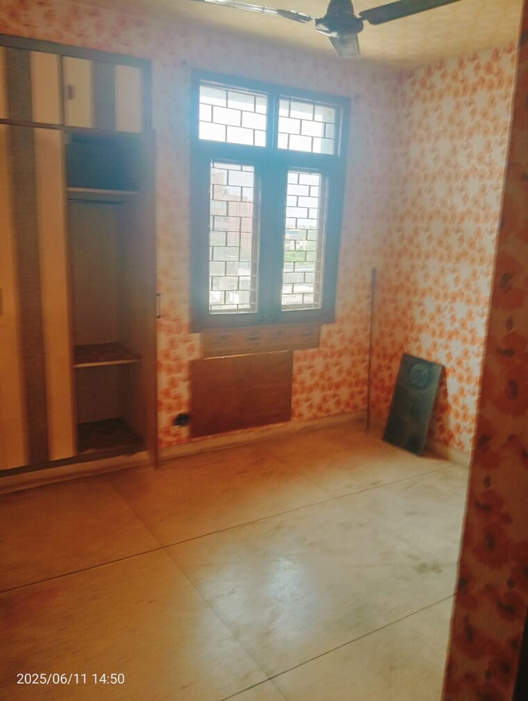 Room, agrsen-apartment 3 Bedroom 1600 Sq.Ft. Apartment In Ip Extension Delhi 8940338