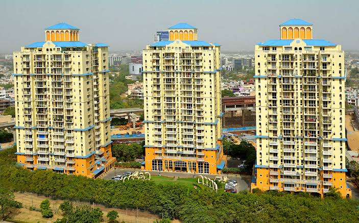 3 BHK + Servant Room Apartment For Rent in DLF Belvedere Towers