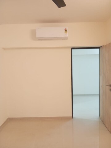 Room in 2 BHK Apartment at Kanakia Spaces Sevens, Andheri East – for Rent