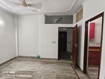 Room in 2 BHK Apartment at Vasant Kunj – for Rent