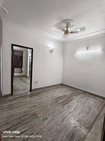 Room in 2 BHK Apartment at Vasant Kunj – for Rent