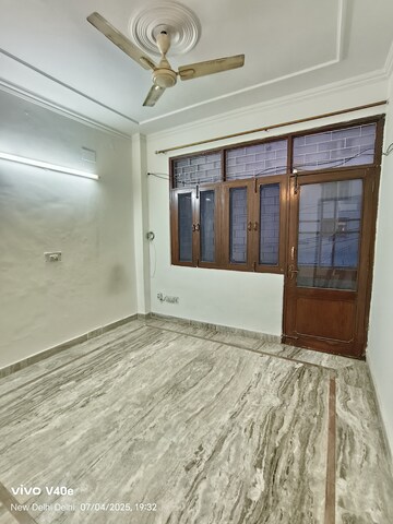 Room in 2 BHK Apartment at Vasant Kunj – for Rent
