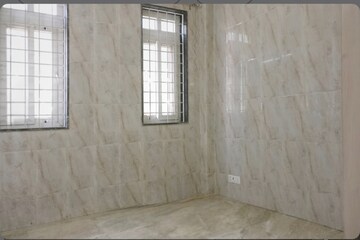 Room in 2 BHK Builder Floor at Malibu Shopping Arcade, Sector 47 – for Rent