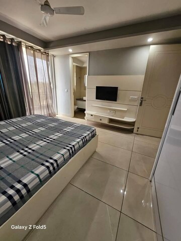 Room in 2 BHK Apartment at Saket – for Rent