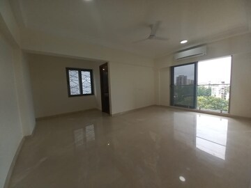 Room in 3 BHK Apartment at Ekta Trinity, Santacruz West – for Rent