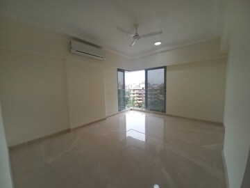 Room in 3 BHK Apartment at Ekta Trinity, Santacruz West – for Rent